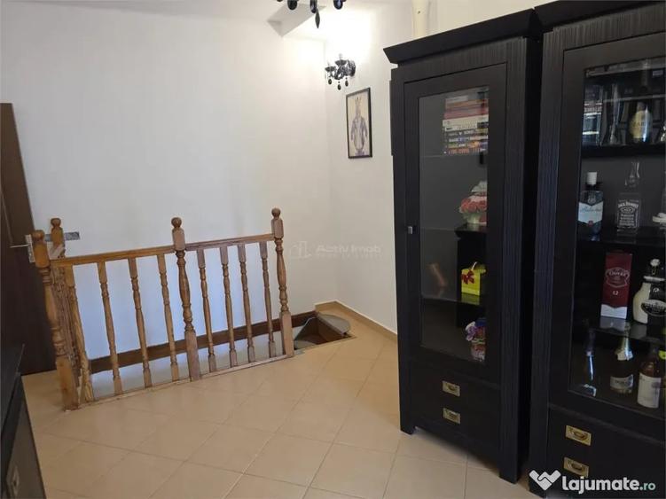 Casă cu 8 camere cu Teren 342 Mp în Central