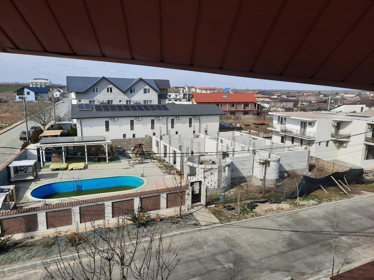 Casă cu 4 camere în Palazu Mare