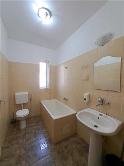 Casă individuală cu 5 camere cu Canalizare în Semicentral