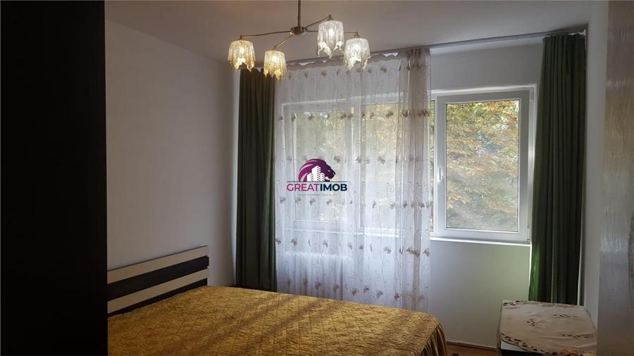 Apartament cu 2 camere semidecomandat, mobilat în Central