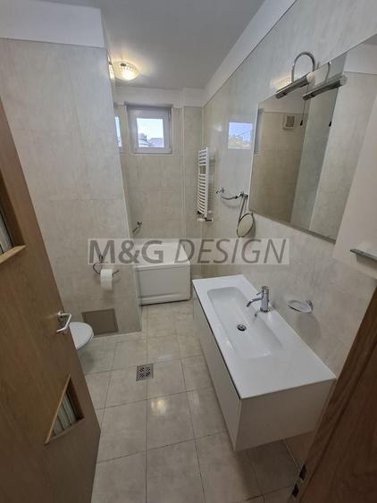 Apartament cu 3 camere semidecomandat, mobilat în Central