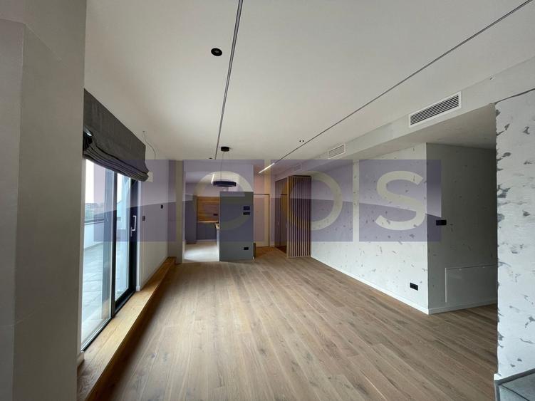 Penthouse cu 3 camere semidecomandat, mobilat în Băneasa