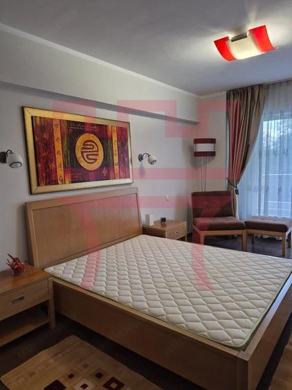 Apartament cu 3 camere semidecomandat în Plopilor