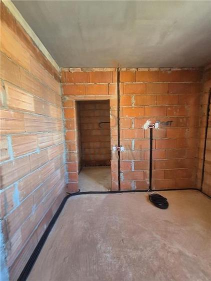 Duplex cu 4 camere cu Canalizare în Moșnița Nouă
