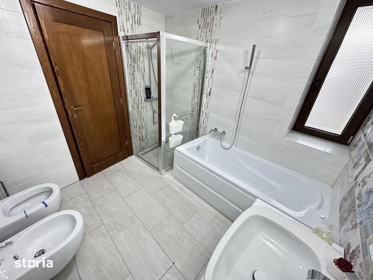 Casă cu 5 camere cu Teren 1500 Mp în Central