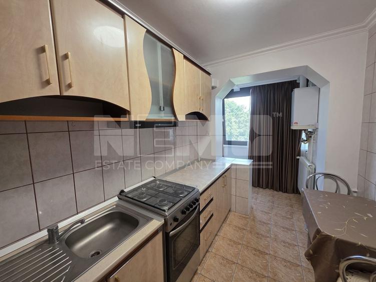 Apartament cu 2 camere semidecomandat, mobilat în Central