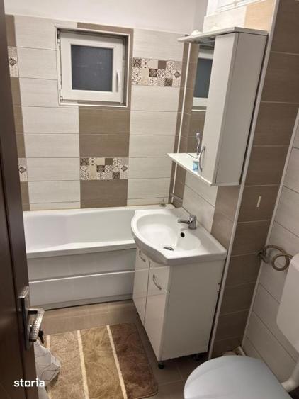 Apartament cu 3 camere decomandat în Rovine