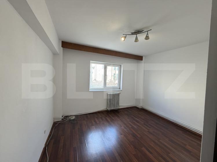 Apartament cu 3 camere decomandat în Debarcader