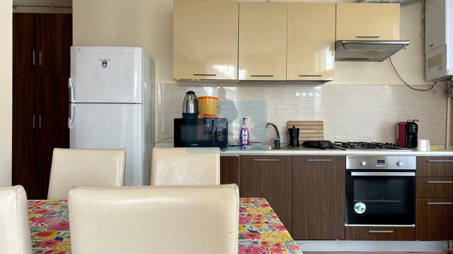 Apartament cu 4 camere semidecomandat, mobilat în Zorilor