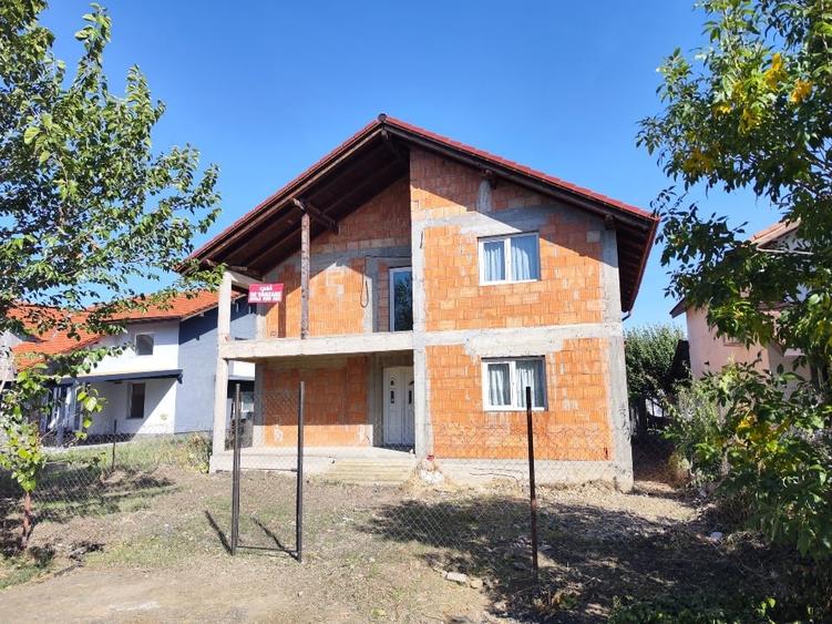 Casă individuală cu 5 camere cu Teren 513 Mp în Giarmata