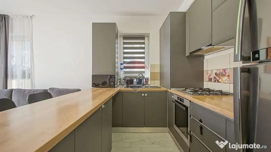 Apartament cu 3 camere decomandat în Tractorul