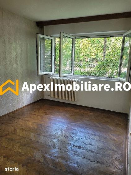 Apartament cu 3 camere semidecomandat în Militari
