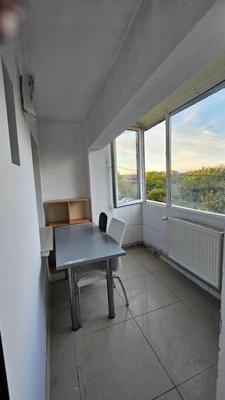 Apartament cu 3 camere decomandat în Cornetu