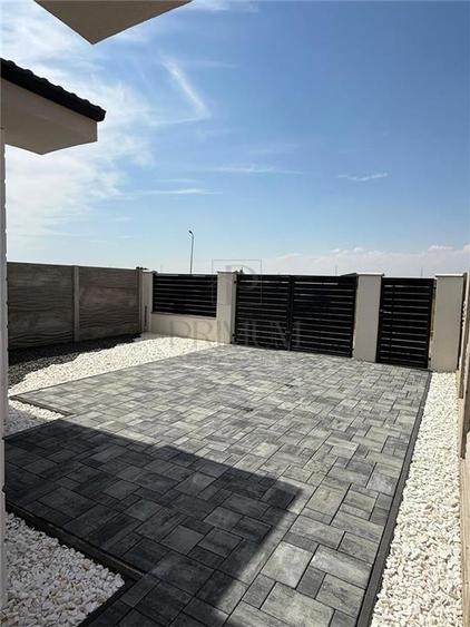 Duplex cu 3 camere cu Canalizare în Moșnița Nouă