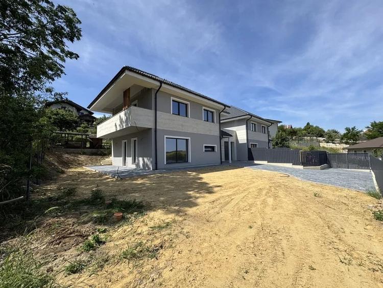 Duplex cu 4 camere cu Canalizare în Feleacu