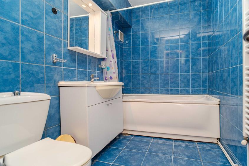 Apartament cu 3 camere decomandat, mobilat în Centru Civic
