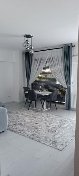 Apartament cu 3 camere decomandat în Exterior Vest