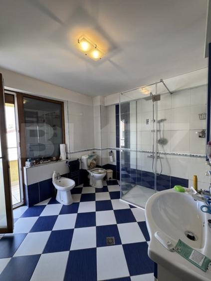 Casă individuală cu 5 camere cu Canalizare în Central