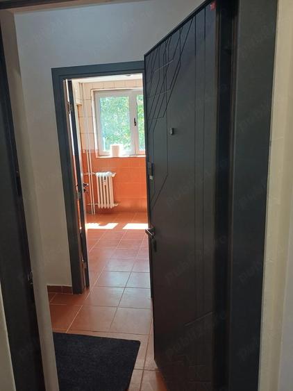 Apartament cu 3 camere semidecomandat în Titan