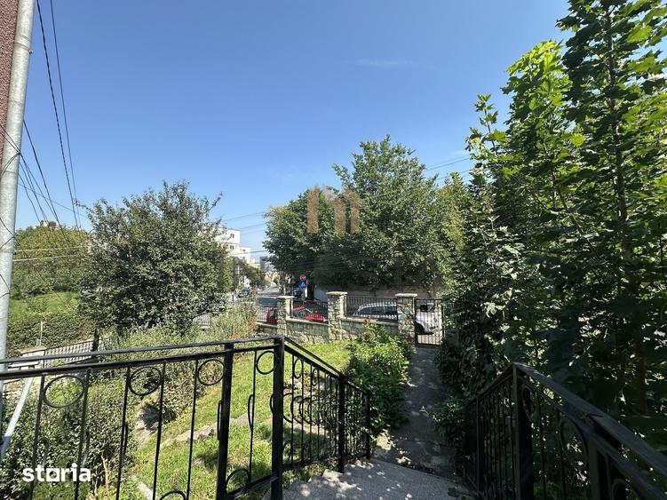 Apartament cu 4 camere decomandat în Gruia