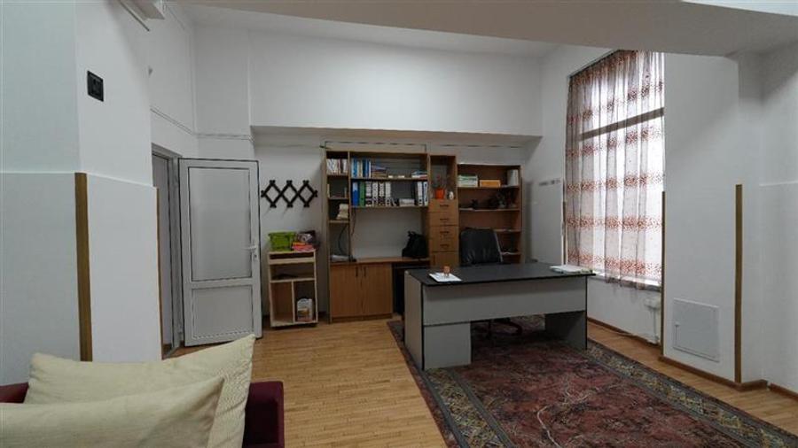 Spațiu comercial, de 232.5 mp, în Central