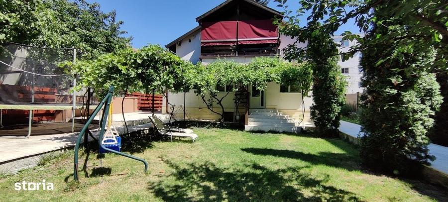 Casă cu 4 camere în Podul de Fier
