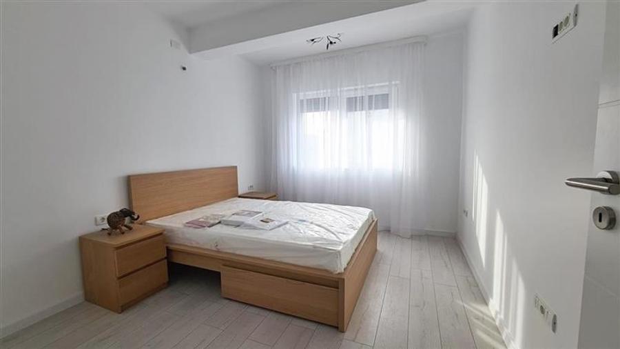 Apartament cu 6 camere decomandat în Dumbrăvița