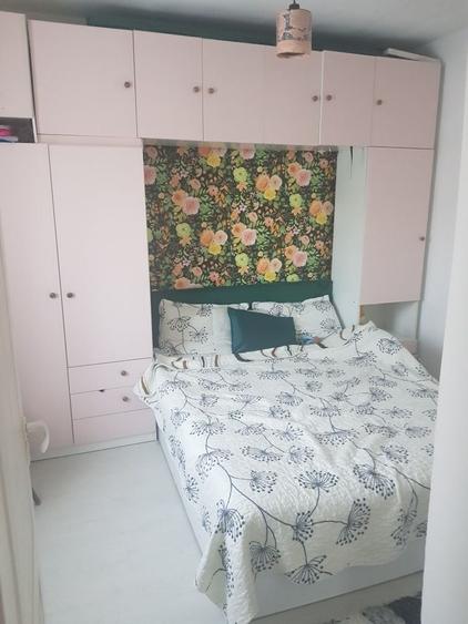 Apartament cu 3 camere semidecomandat în Progresul I