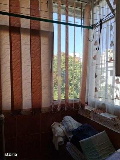 Apartament cu 3 camere decomandat în Viziru 2