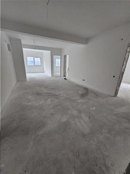 Apartament cu 4 camere decomandat în 9 Mai