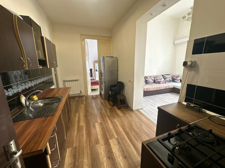 Apartament cu 7 camere decomandat în P-ța Unirii