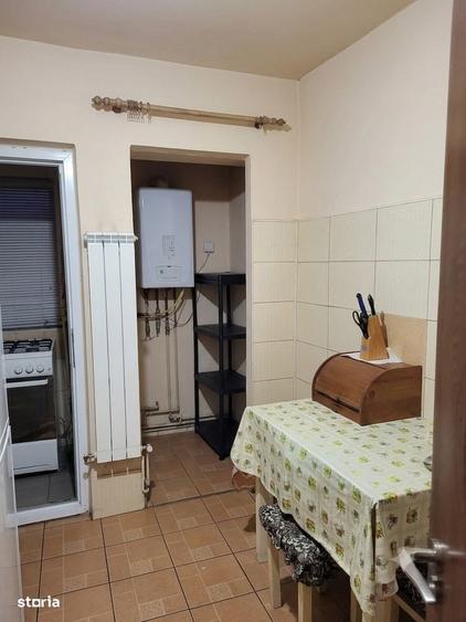 Apartament cu 3 camere decomandat în Micro 6