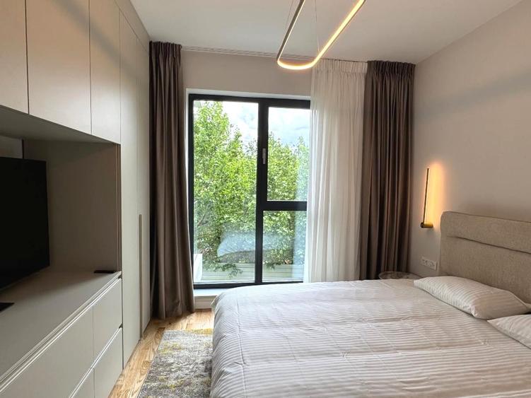 Apartament cu 2 camere semidecomandat, mobilat în Băneasa