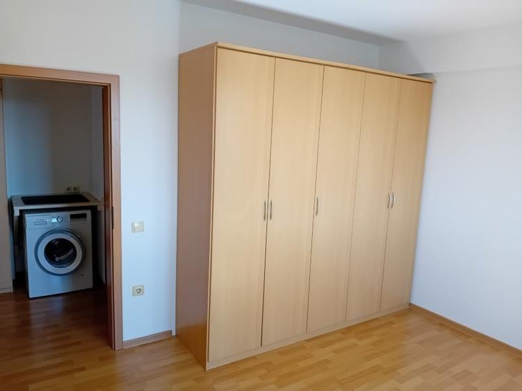 Apartament cu 3 camere decomandat, mobilat în Turnișor