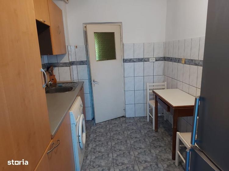 Apartament cu 3 camere decomandat în Micro 11