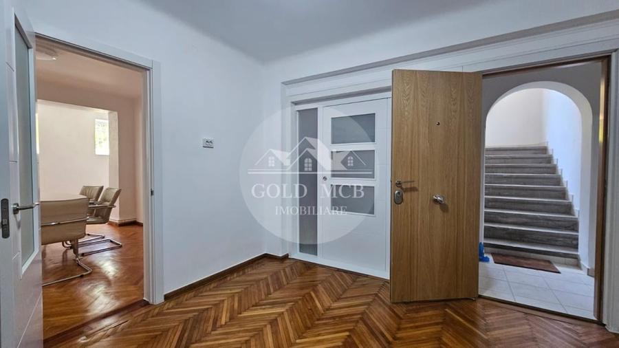 Apartament cu 4 camere circular în Capitale