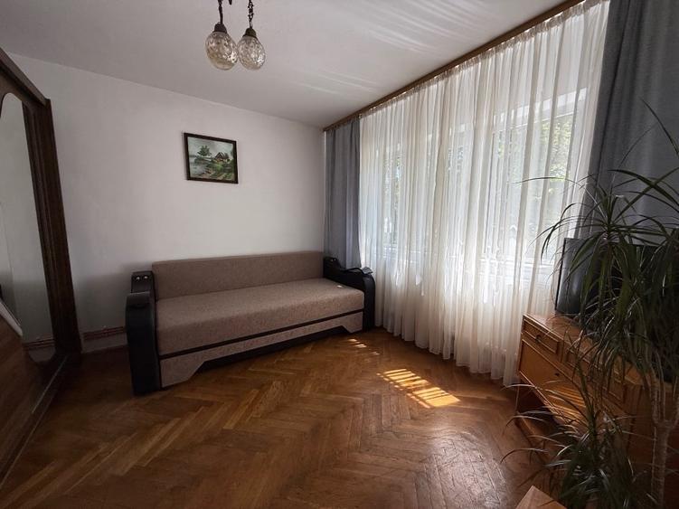 Apartament cu 3 camere decomandat, mobilat în Aradului