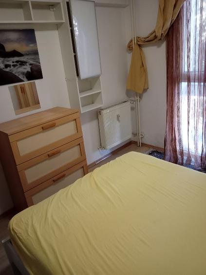 Apartament cu 3 camere semidecomandat în Titan