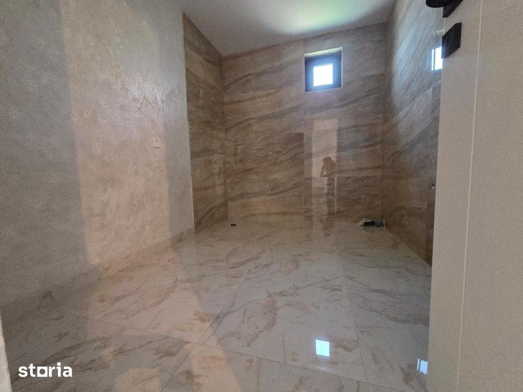 Casă cu 5 camere cu Teren 300 Mp în Babadag
