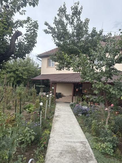 Casă cu 4 camere în Central