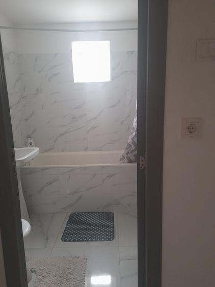 Apartament cu 4 camere decomandat în Cotroceni