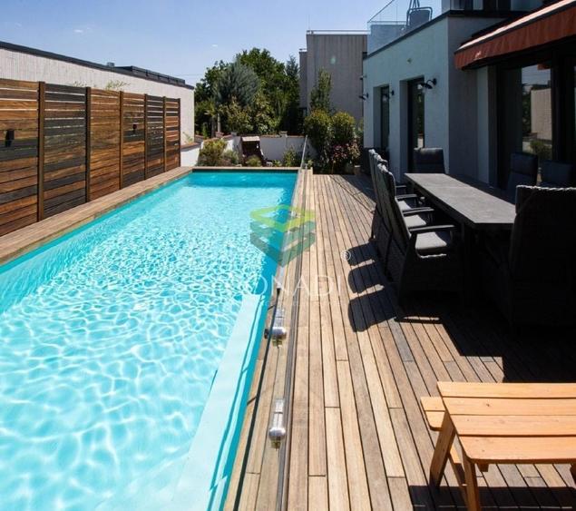 Duplex cu 7 camere cu Piscina în Iancu Nicolae