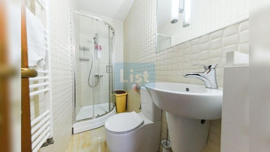 Casă cu 6 camere cu Piscina în Florești