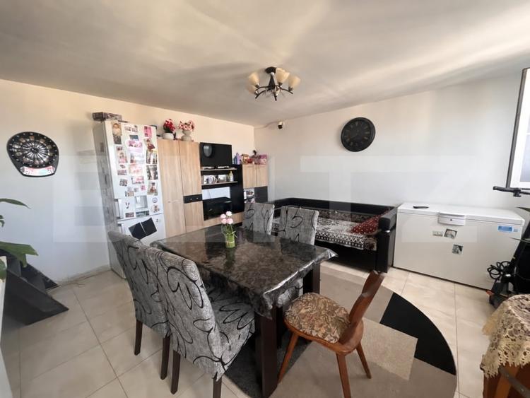 Apartament cu 3 camere decomandat, mobilat în Decebal