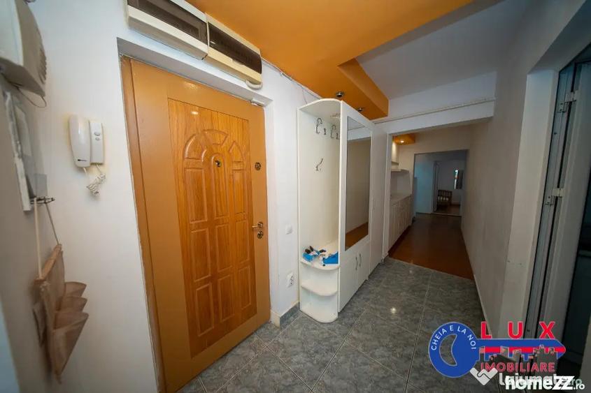 Apartament cu 3 camere decomandat în Babadag