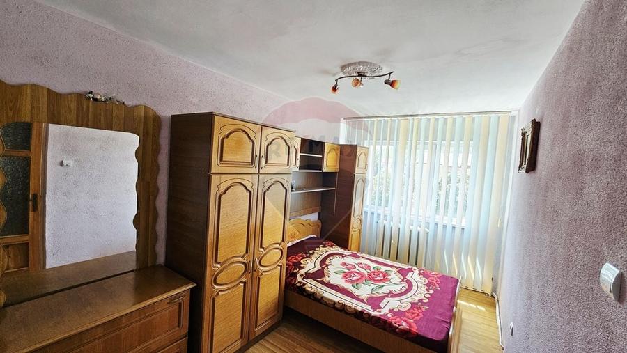 Apartament cu 4 camere decomandat, mobilat în Mărăței
