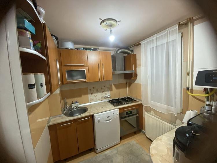 Apartament cu 3 camere decomandat în Carpați 1
