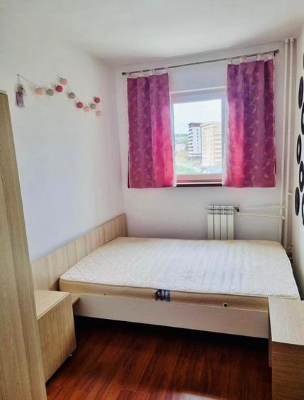 Apartament cu 3 camere semidecomandat în Păcurari