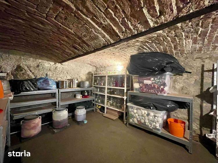 Casă cu 4 camere cu Canalizare în Central