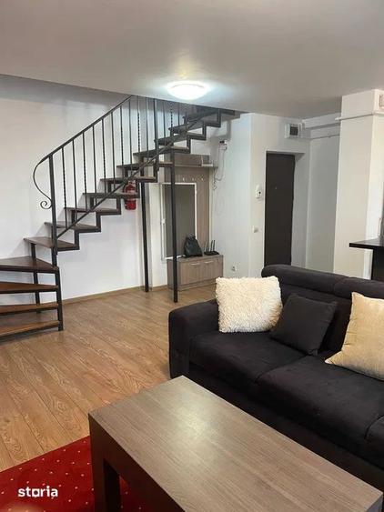 Apartament cu 5 camere decomandat în 22 Decembrie 1989
